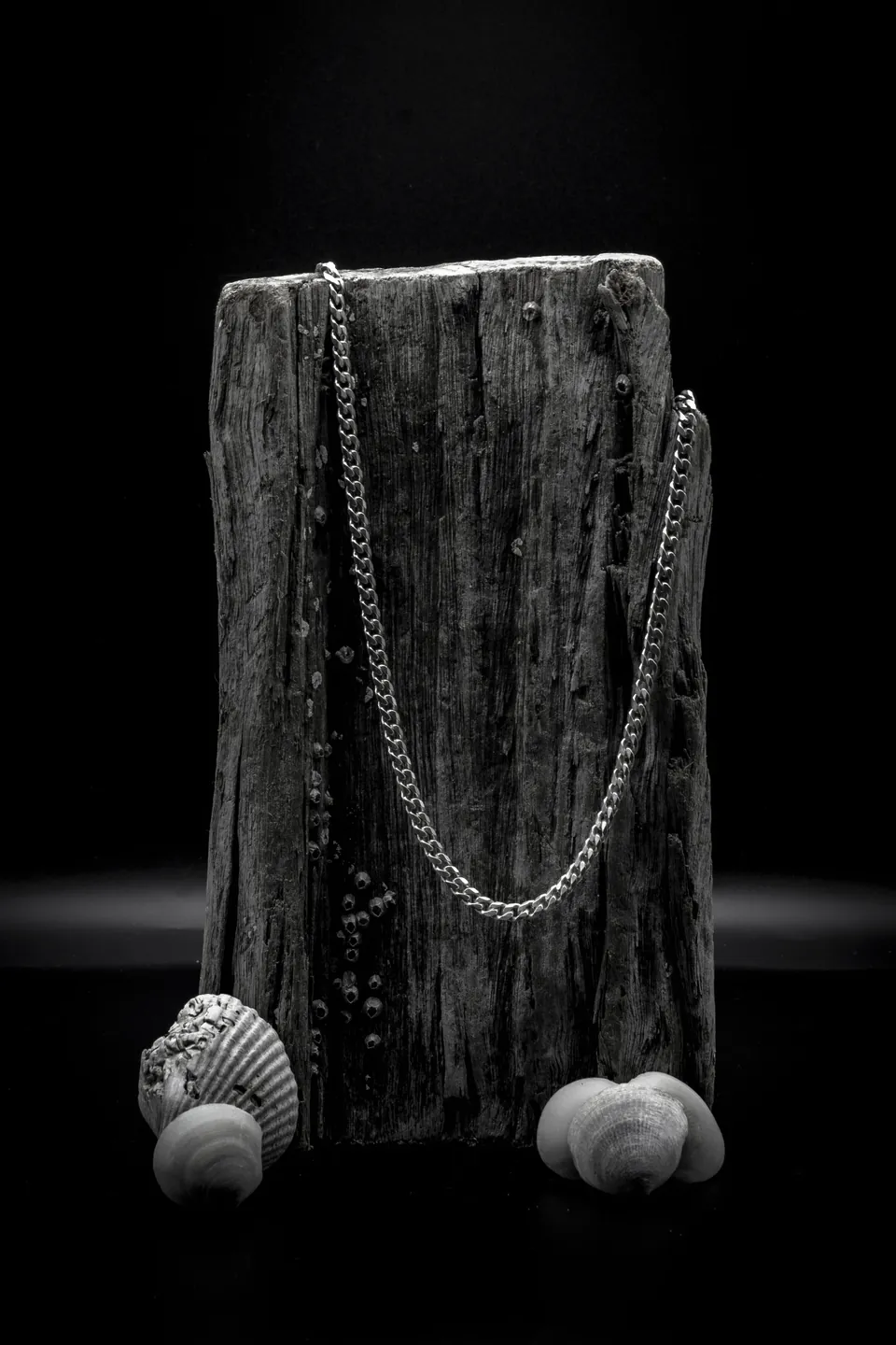 Jewellery photographed on a dark background with focus stacking